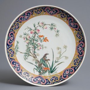 Un plat en porcelaine de Chine famille rose, marque et prob. époque de Guangxu, 19/20ème — photo 1