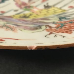 Un plat en porcelaine de Chine famille rose, Yongzheng/Qianlong — photo 5