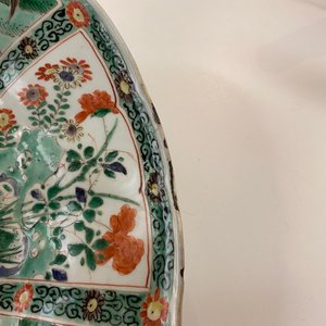 Un plat en porcelaine de Chine famille verte à décor d'animaux mythiques, Kangxi — photo 9