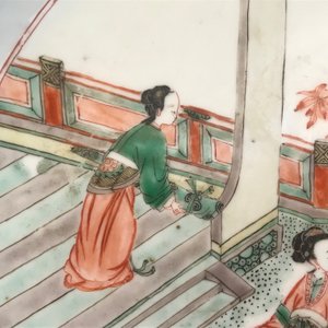 Un plat en porcelaine de Chine famille verte à décor de femmes, Kangxi — photo 14