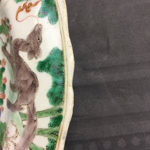 Un plat en porcelaine de Chine famille verte à décor de guerriers, Kangxi — photo 4