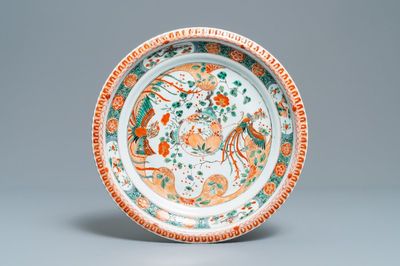Un plat en porcelaine de Chine famille verte à décor de phénix, Kangxi