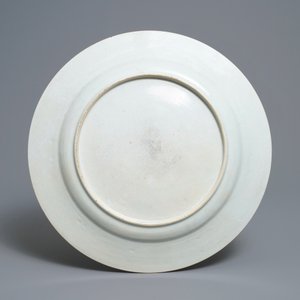 Un plat en porcelaine de Chine famille verte à décor d'un dragon, Kangxi — photo 2