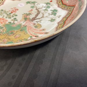 Un plat en porcelaine de Chine famille verte à décor d'un phénix, Kangxi — photo 5