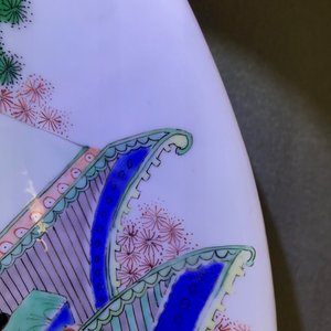 Un plat en porcelaine de Chine famille verte à décor d'une cérémonie de thé, Kangxi — photo 3