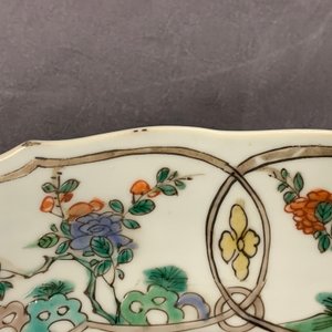 Un plat en porcelaine de Chine famille verte, anc. coll. Auguste le Fort, Kangxi — photo 6