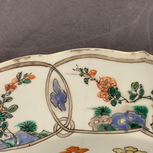 Un plat en porcelaine de Chine famille verte, anc. coll. Auguste le Fort, Kangxi — photo 7