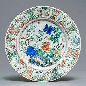Un plat en porcelaine de Chine famille verte, anc. coll. Auguste le Fort, Kangxi — photo 1