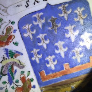 Un plat en porcelaine de Chine famille verte aux armes d'Artois, Kangxi/Yongzheng — photo 13