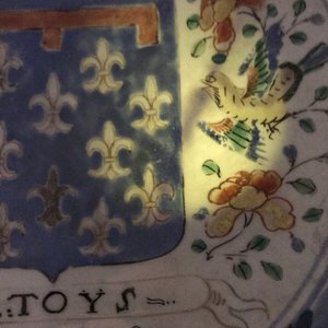 Un plat en porcelaine de Chine famille verte aux armes d'Artois, Kangxi/Yongzheng — photo 5