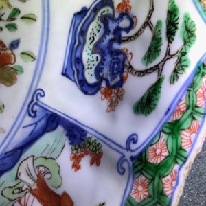 Un plat en porcelaine de Chine famille verte aux armes de France, Kangxi/Yongzheng — photo 11