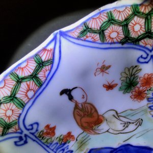 Un plat en porcelaine de Chine famille verte aux armes de Louvain, Kangxi/Yongzheng — photo 3