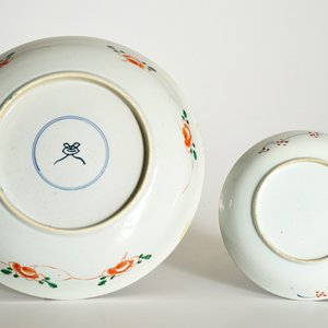 Un plat en porcelaine de Chine famille verte et une assiette doucai, Kangxi, avec un pot à gingembre, 19ème — photo 11