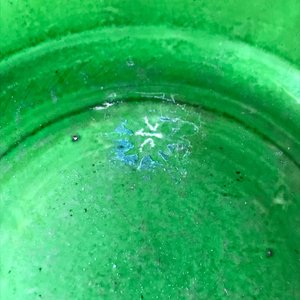 Un plat en porcelaine de Chine famille verte et une assiette monochrome verte, Kangxi — photo 15