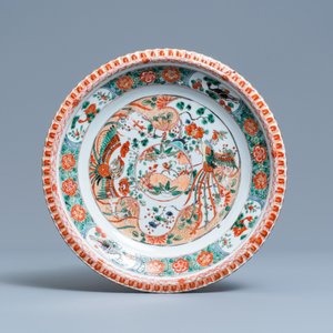 Un plat en porcelaine de Chine famille verte et une paire de vases de style Imari, Kangxi — photo 2