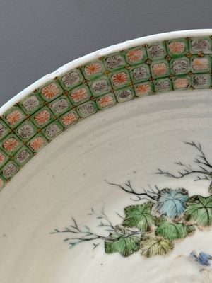 Un plat en porcelaine de Chine famille verte, un bassin et un plat famille rose, 19ème — photo 21