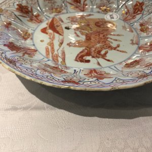 Un plat en porcelaine de Chine 'lait et sang' à décor d'une carrosse, Kangxi — photo 6