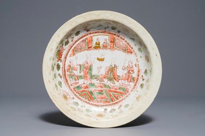 Un plat en porcelaine de Chine polychrome dit 'de Swatow', Ming