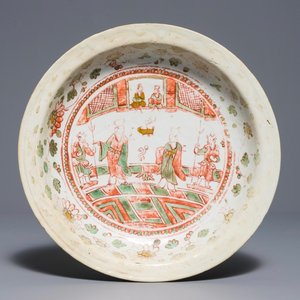 Un plat en porcelaine de Chine polychrome dit 'de Swatow', Ming — photo 1
