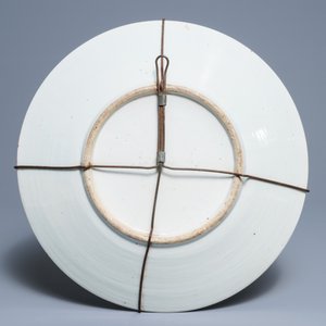 Un plat en porcelaine de Chine rose-verte de Canton, 19ème — photo 2