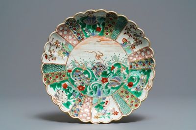 Un plat en porcelaine de Chine verte-Imari à décor de coquilles, Kangxi