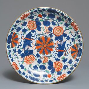 Un plat en porcelaine de Chine verte-Imari, Kangxi — photo 1