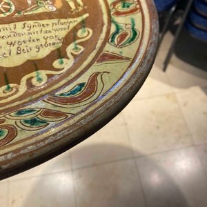 Un plat en terre cuite à décor d'un fermier au labour, Basse-Rhénanie, Allemagne, 2ème moitié du 18ème — photo 10