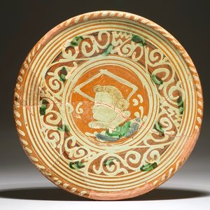 Un plat en terre cuite de Werra à décor d'un portrait d'homme, daté 1611 — photo 1