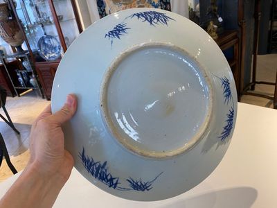 Un plat et dix assiettes en porcelaine de Chine en bleu et blanc, 19ème — photo 7