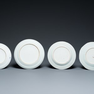 Un plat et dix assiettes en porcelaine de Chine en bleu et blanc, 19ème — photo 7