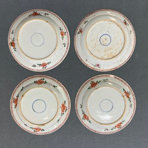 Un plat et six assiettes en porcelaine de Chine famille verte, Kangxi — photo 10