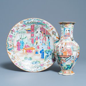 Un plat et un vase en porcelaine de Chine famille rose de Canton, 19ème — photo 1