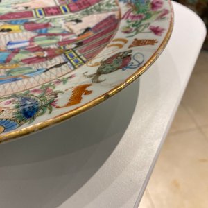Un plat et un vase en porcelaine de Chine famille rose de Canton, 19ème — photo 11