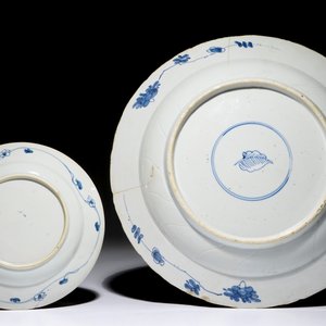 Un plat et une assiette en porcelaine de Chine bleu et blanc, Kangxi — photo 2