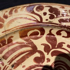 Un plat Hispano-Mauresque au reflet métallique, Espagne, 17ème — photo 4