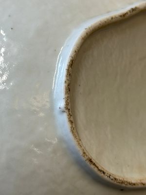 Un plat lobé armorié en porcelaine de Chine famille rose de Canton et une assiette, 19ème — photo 15