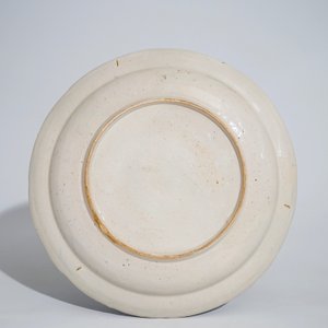 Un plat mythologique "Persée et Andromède" en faïence de Delft bleu et blanc, vers 1700 — photo 2