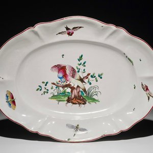 Un plat ovale en faïence de l'Est décor d'oiseaux et insected, prob. Strasbourg, 18ème — photo 1