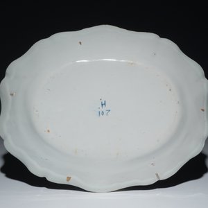 Un plat ovale en faïence de l'Est, Joseph Hannong, Strasbourg, 18ème — photo 2