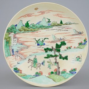 Un plat paysage en porcelaine de Chine famille verte sur fond café au lait, Kangxi — photo 1