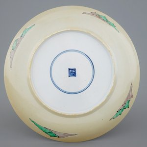 Un plat paysage en porcelaine de Chine famille verte sur fond café au lait, Kangxi — photo 2