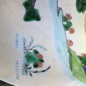 Un plat paysage en porcelaine de Chine famille verte sur fond café au lait, Kangxi — photo 5