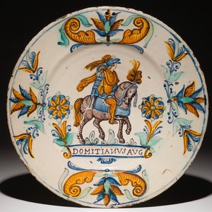 Un plat polychrome à décor d'un empéreur romain, poss. Espagne, Barcelone, 17/18ème — photo 1