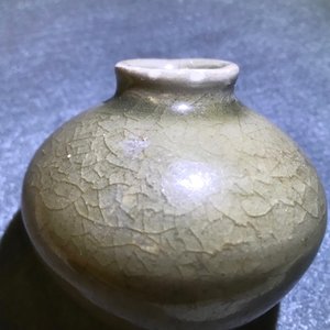Un plat, quatre vases et deux bols en porcelaine de Chine céladon de Longquan, Song/Ming — photo 17