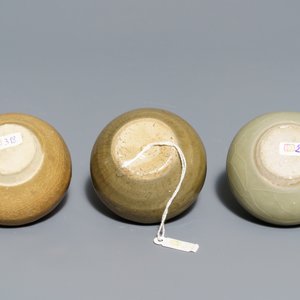 Un plat, quatre vases et deux bols en porcelaine de Chine céladon de Longquan, Song/Ming — photo 5