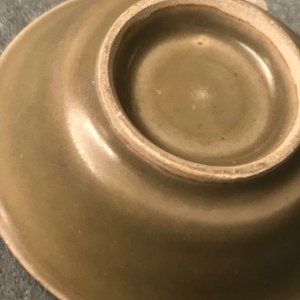 Un plat, quatre vases et deux bols en porcelaine de Chine céladon de Longquan, Song/Ming — photo 10