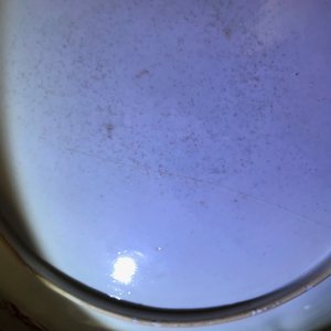 Un plat, un bol et une boîte à thé en porcelaine de Chine 'lait et sang' et bleu et blanc, Kangxi — photo 16