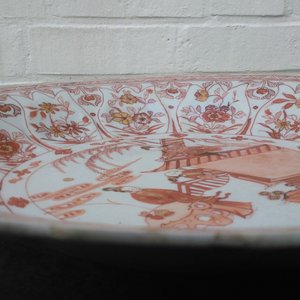 Un plat, un bol et une boîte à thé en porcelaine de Chine 'lait et sang' et bleu et blanc, Kangxi — photo 23