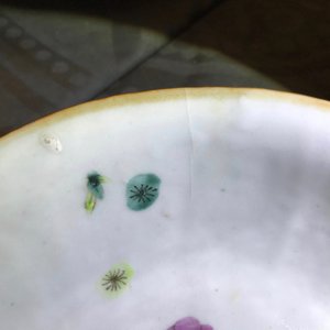 Un plat, un pot couvert et un bol sur piedouche en porcelaine de Chine famille rose, 19ème — photo 22
