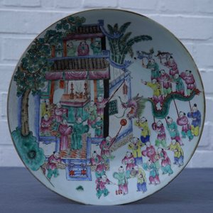 Un plat, un pot couvert et un bol sur piedouche en porcelaine de Chine famille rose, 19ème — photo 10
